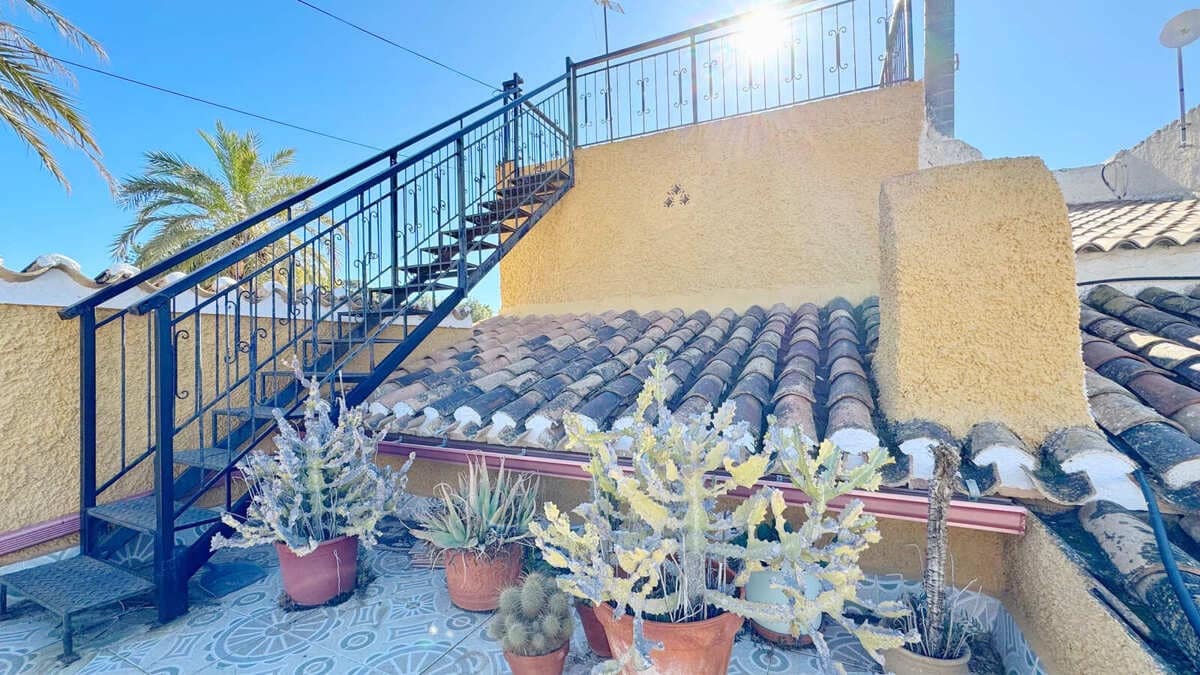 4 bedroom Villa for sale in Orihuela - € 385,000 (Ref: 8997516)