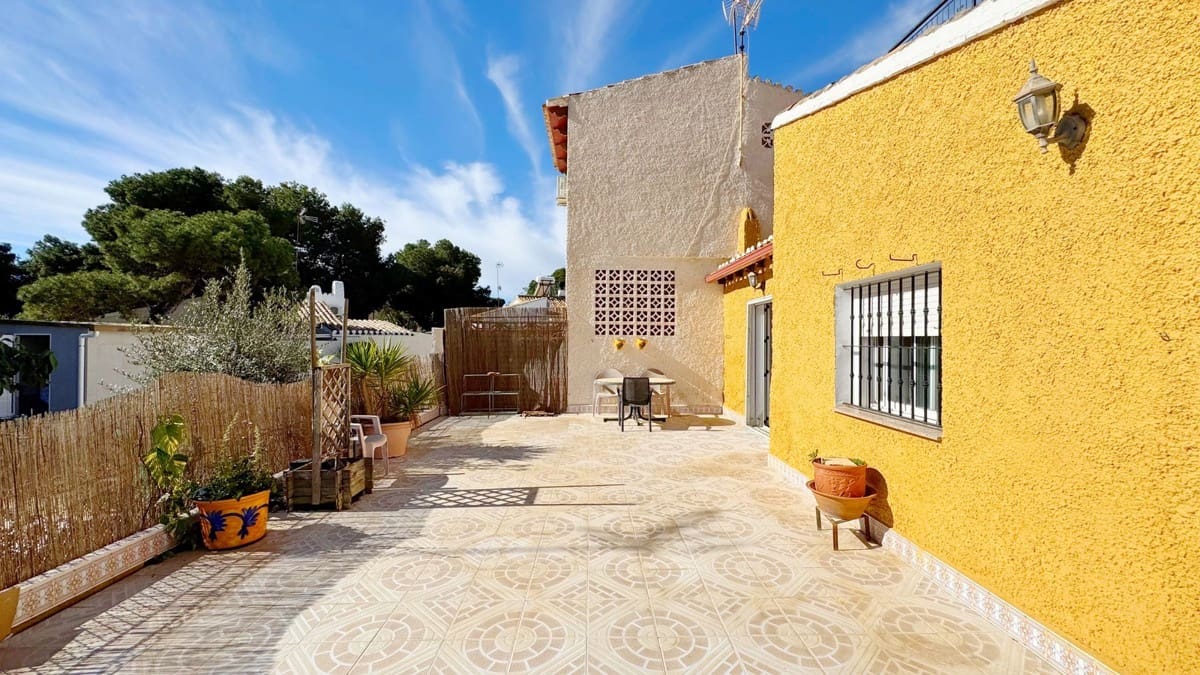 4 bedroom Villa for sale in Orihuela - € 385,000 (Ref: 8997516)