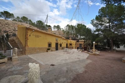 4 soveværelse Hulehus til salg i Pinoso - € 189.000 (Ref: 9071785)
