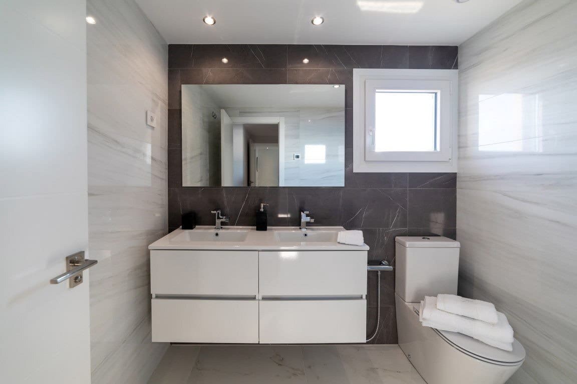 2 bedroom Apartment for sale in Torrevieja - € 449,000 (Ref: 9293405)
