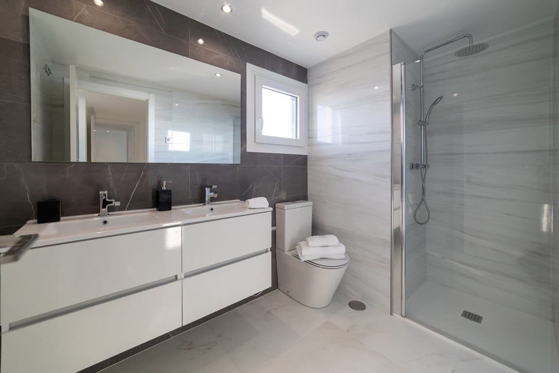 2 bedroom Apartment for sale in Torrevieja - € 449,000 (Ref: 9293405)