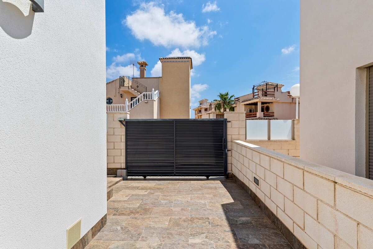 3 soverom Villa til salgs i Orihuela Costa - € 459 000 (Ref: 9429489)