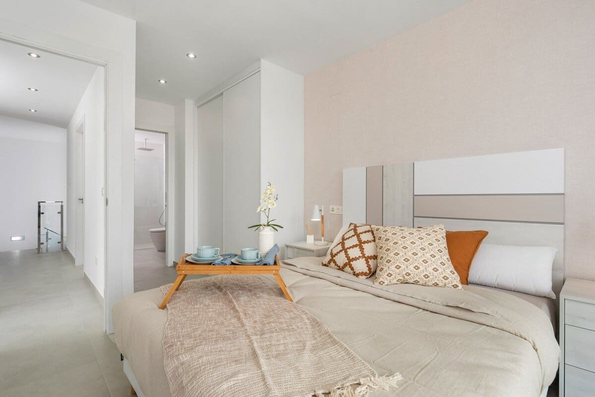 Chalet de 3 habitaciones en Benijófar en venta - 359.900 € (Ref: 9808980)