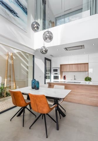 Chalet de 3 habitaciones en Benijófar en venta - 359.900 € (Ref: 9808980)