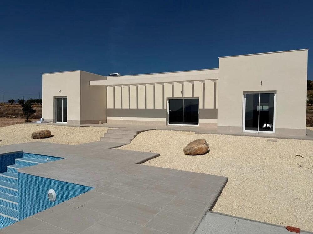 Chalet de 3 habitaciones en Pinoso en venta - 356.000 € (Ref: 9808986)