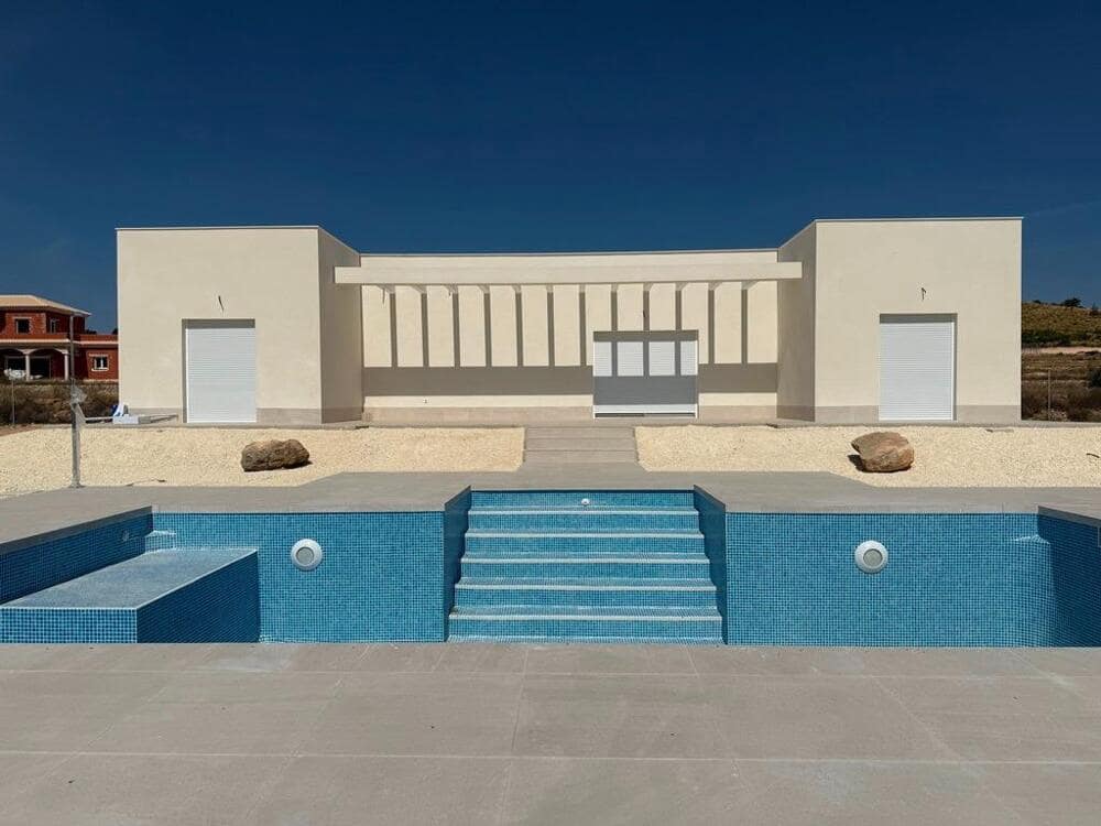 Chalet de 3 habitaciones en Pinoso en venta - 356.000 € (Ref: 9808986)