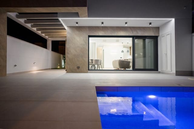 Chalet de 3 habitaciones en San Miguel de Salinas en venta - 399.500 € (Ref: 9809009)