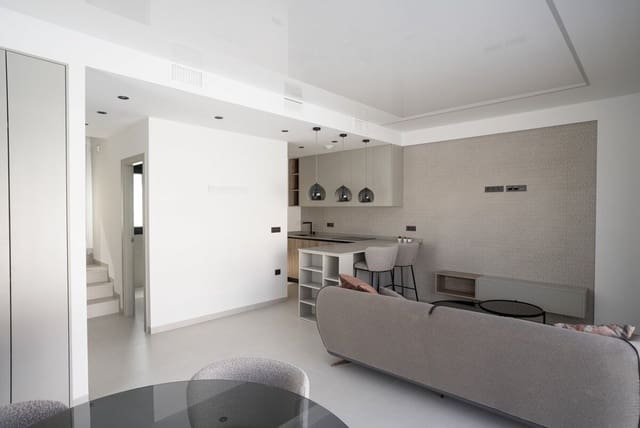 Chalet de 3 habitaciones en San Miguel de Salinas en venta - 399.500 € (Ref: 9809009)
