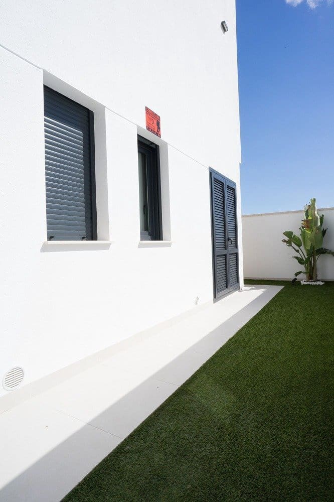 Chalet de 3 habitaciones en San Miguel de Salinas en venta - 399.500 € (Ref: 9809009)