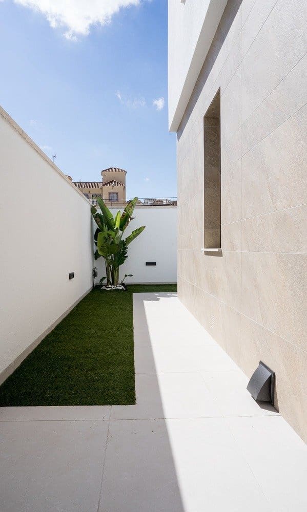 Chalet de 3 habitaciones en San Miguel de Salinas en venta - 399.500 € (Ref: 9809009)