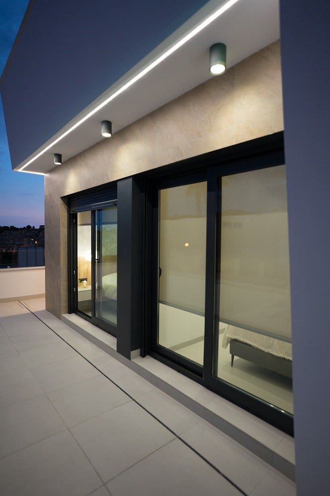 Chalet de 3 habitaciones en San Miguel de Salinas en venta - 399.500 € (Ref: 9809009)