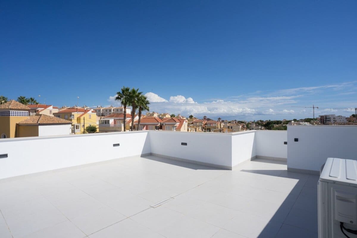 Chalet de 3 habitaciones en San Miguel de Salinas en venta - 399.500 € (Ref: 9809009)