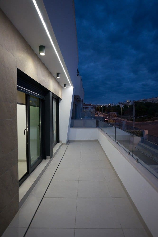 Chalet de 3 habitaciones en San Miguel de Salinas en venta - 399.500 € (Ref: 9809009)