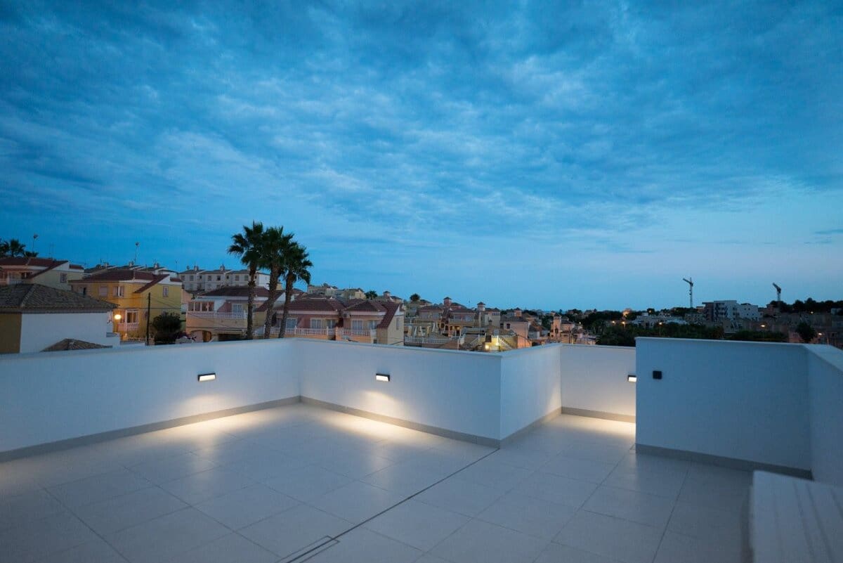 Chalet de 3 habitaciones en San Miguel de Salinas en venta - 399.500 € (Ref: 9809009)