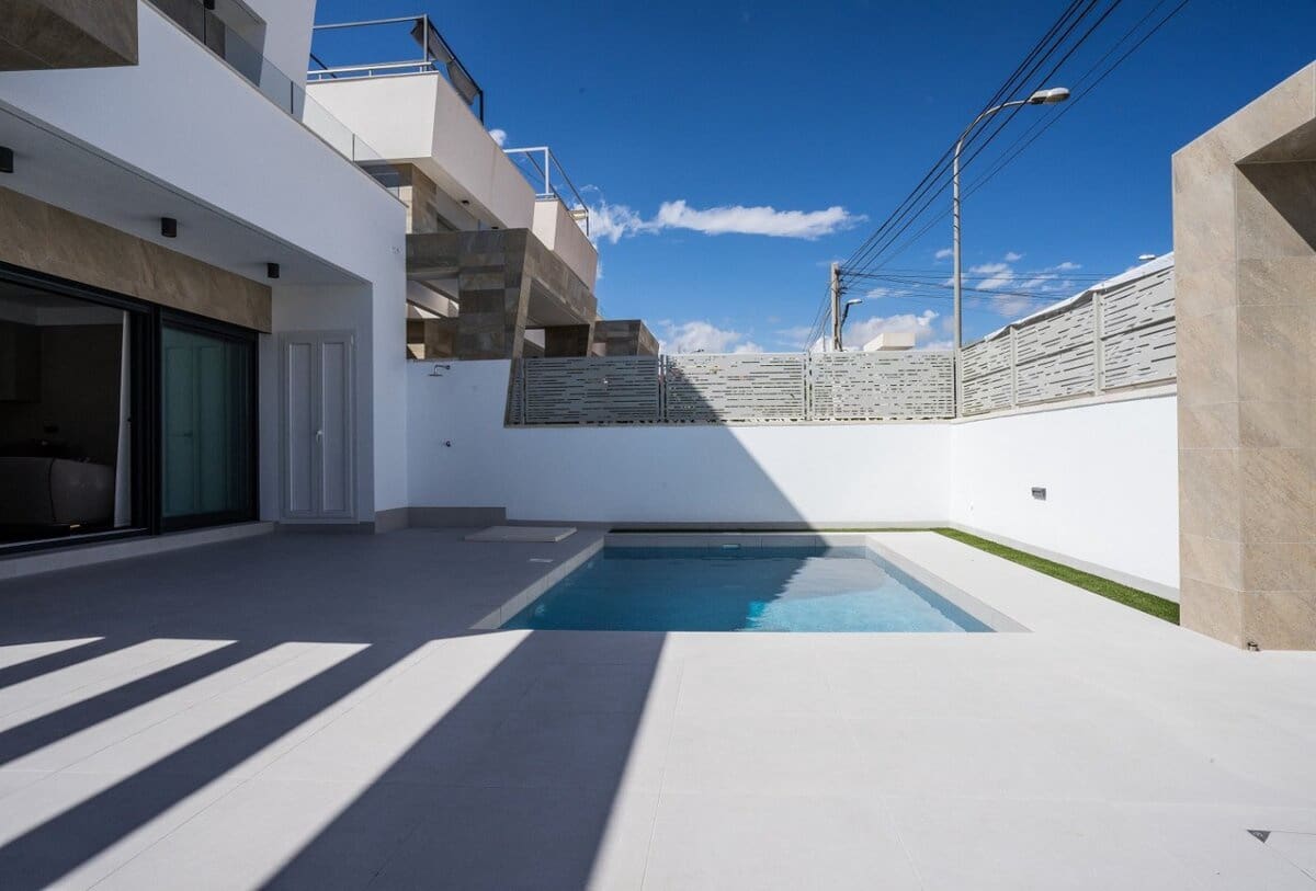 Chalet de 3 habitaciones en San Miguel de Salinas en venta - 399.500 € (Ref: 9809009)