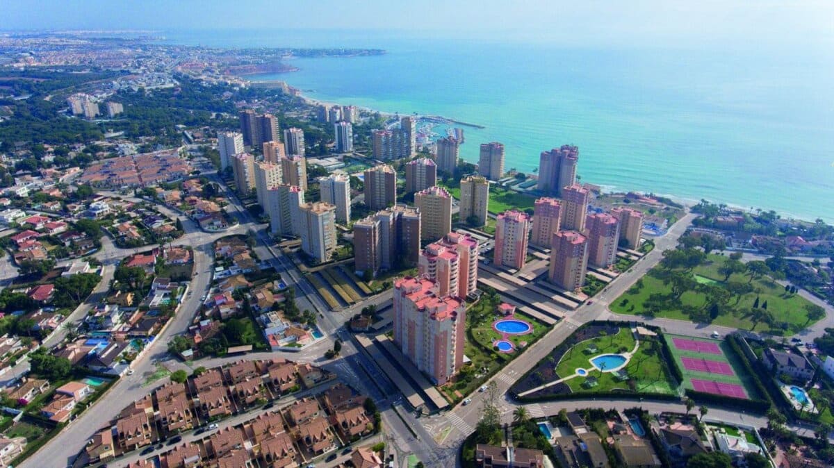 Ático de 2 habitaciones en Dehesa de Campoamor en venta - 396.500 € (Ref: 9809040)