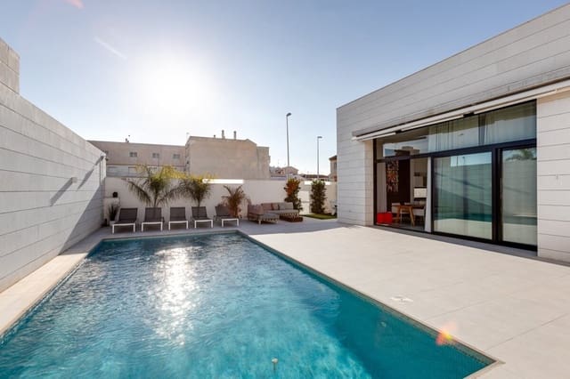 3 bedroom Villa for sale in Pilar de la Horadada ciudad, Pilar de la Horadada - € 410,000 (Ref: 9814008)