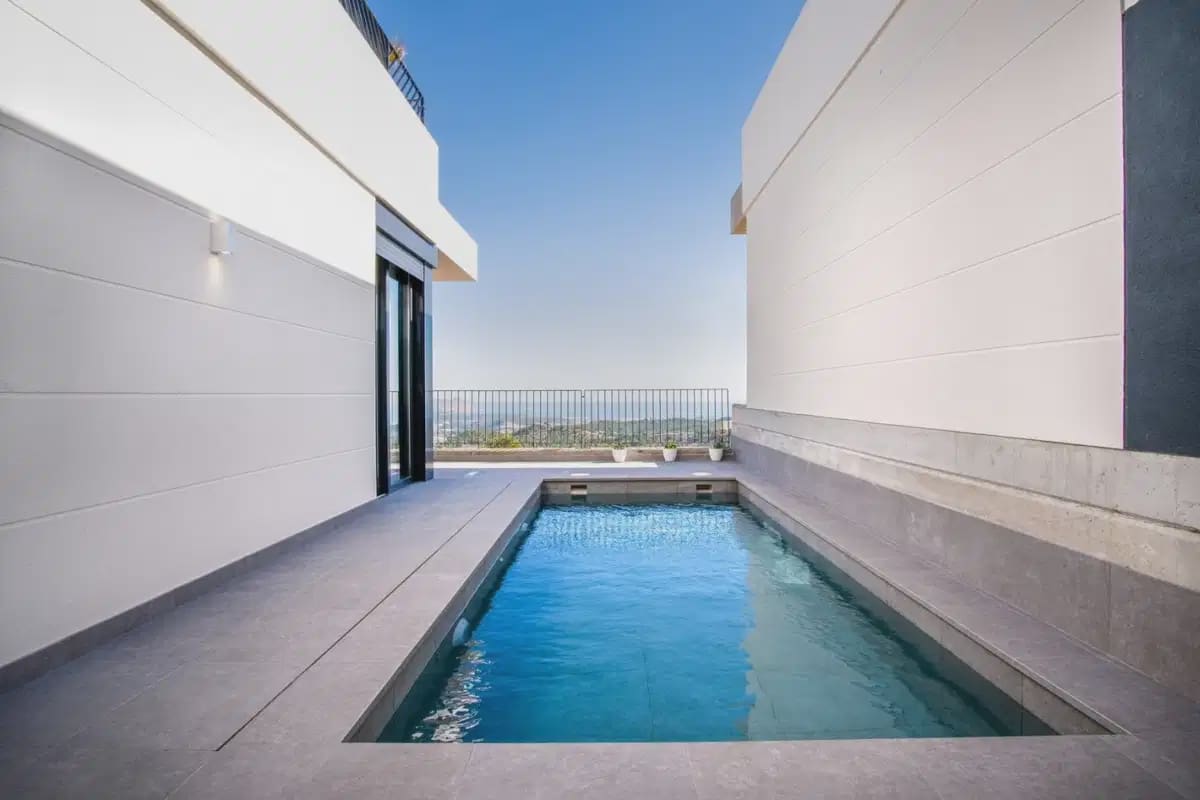 Chalet de 3 habitaciones en Polop en venta con piscina - 470.000 € (Ref: 9824361)