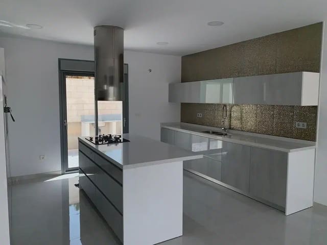 4 Zimmer Villa zu verkaufen in Pinoso mit Pool - 436.000 € (Ref: 9824362)