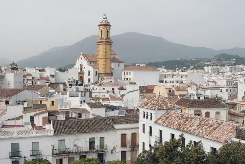 2 quarto Apartamento para venda em Estepona com piscina garagem - 428 000 € (Ref: 9824456)