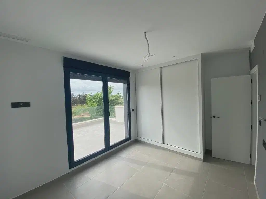3 sypialnia Willa na sprzedaż w Los Alcazares z basenem - 419 900 € (Ref: 9824458)