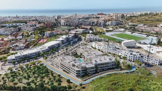 Apartamento de 2 habitaciones en Zona Calvario, Estepona en venta con piscina garaje - 450.000 € (Ref: 9824470)