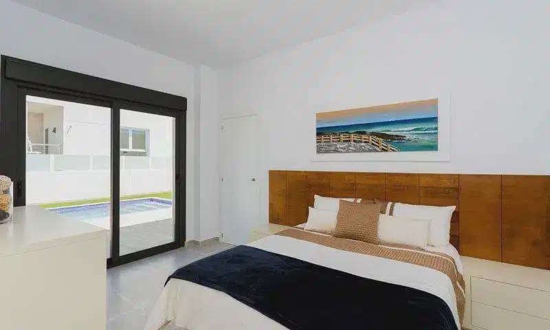 3 slaapkamer Villa te koop in Alicante stad met zwembad - € 453.000 (Ref: 9824473)