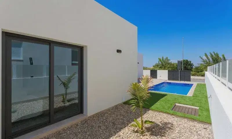 3 slaapkamer Villa te koop in Alicante stad met zwembad - € 453.000 (Ref: 9824473)
