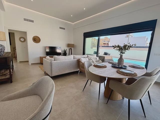 Chalet de 3 habitaciones en Rafal en venta con piscina - 415.000 € (Ref: 9824479)