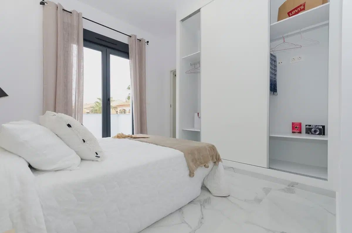 3 soverom Villa til salgs i Torrevieja med svømmebasseng garasje - € 424 000 (Ref: 9824504)