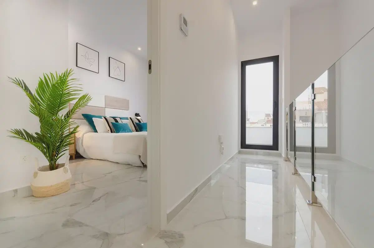 3 soverom Villa til salgs i Torrevieja med svømmebasseng garasje - € 424 000 (Ref: 9824504)