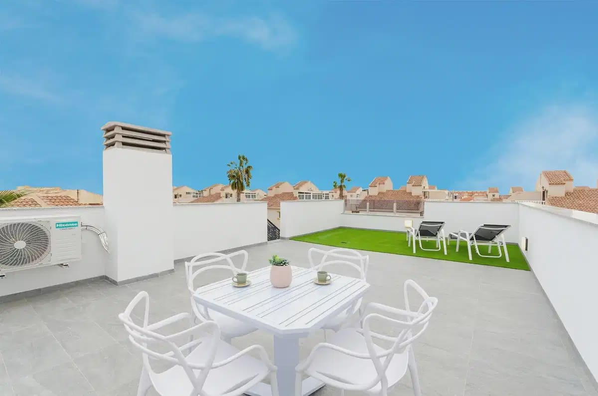 3 soverom Villa til salgs i Torrevieja med svømmebasseng garasje - € 424 000 (Ref: 9824504)