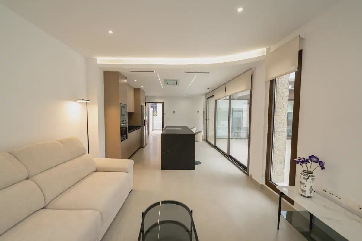 4 bedroom Semi-detached Villa for sale in Almoradi - € 439,000 (Ref: 9824514)