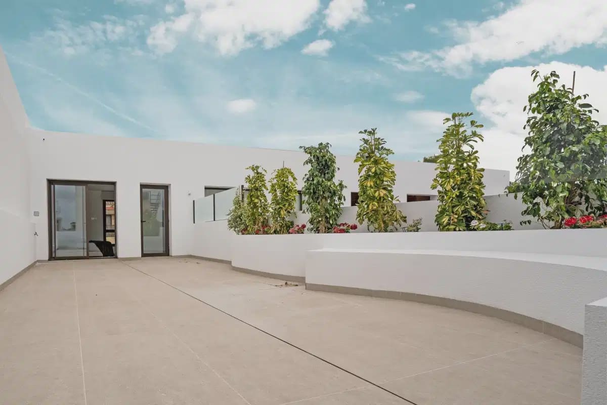 4 bedroom Semi-detached Villa for sale in Almoradi - € 439,000 (Ref: 9824514)