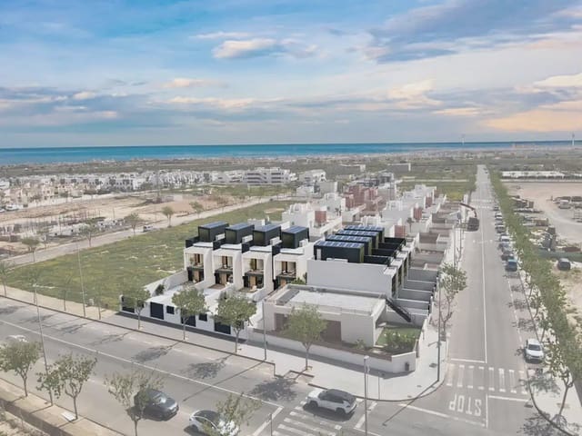 3 soverom Hus til salgs i Pilar de la Horadada ciudad, Pilar de la Horadada med svømmebasseng garasje - € 385 000 (Ref: 9827858)