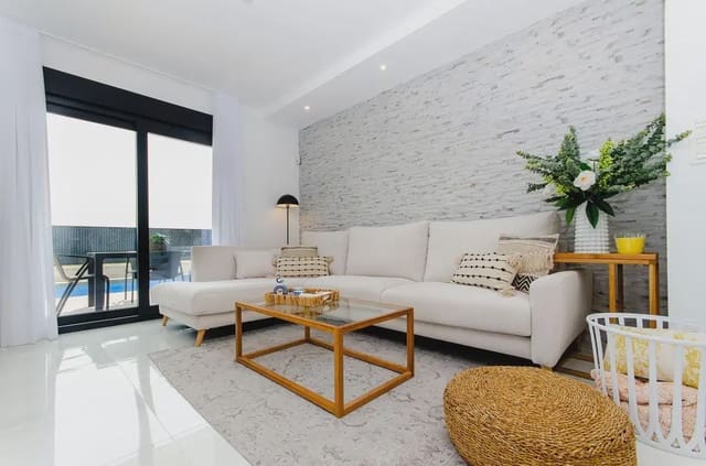 Chalet de 3 habitaciones en Desamparados - Hurchillo - Torremendo, Orihuela en venta con piscina garaje - 395.000 € (Ref: 9830686)