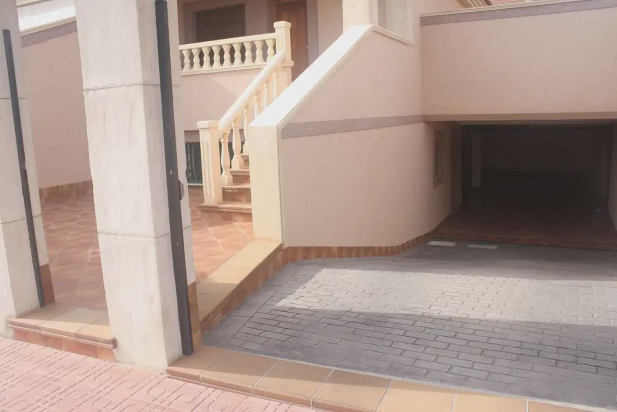 2 makuuhuone Omakotitalo myytävänä paikassa Torrevieja - 330 000 € (Ref: 9830688)