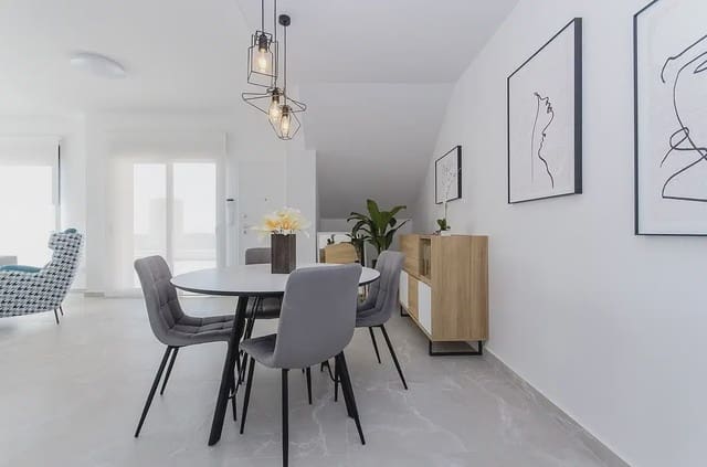 Bungalow de 3 habitaciones en San Miguel de Salinas en venta con piscina garaje - 415.000 € (Ref: 9830690)
