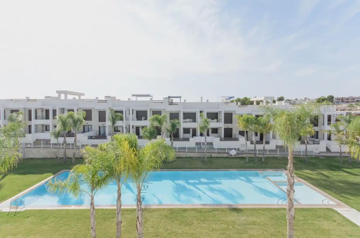 2 slaapkamer Bungalow te koop in Torrevieja met zwembad garage - € 315.000 (Ref: 9830713)