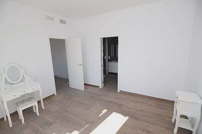 4 bedroom Villa for sale in Pinoso - € 375,000 (Ref: 9832015)