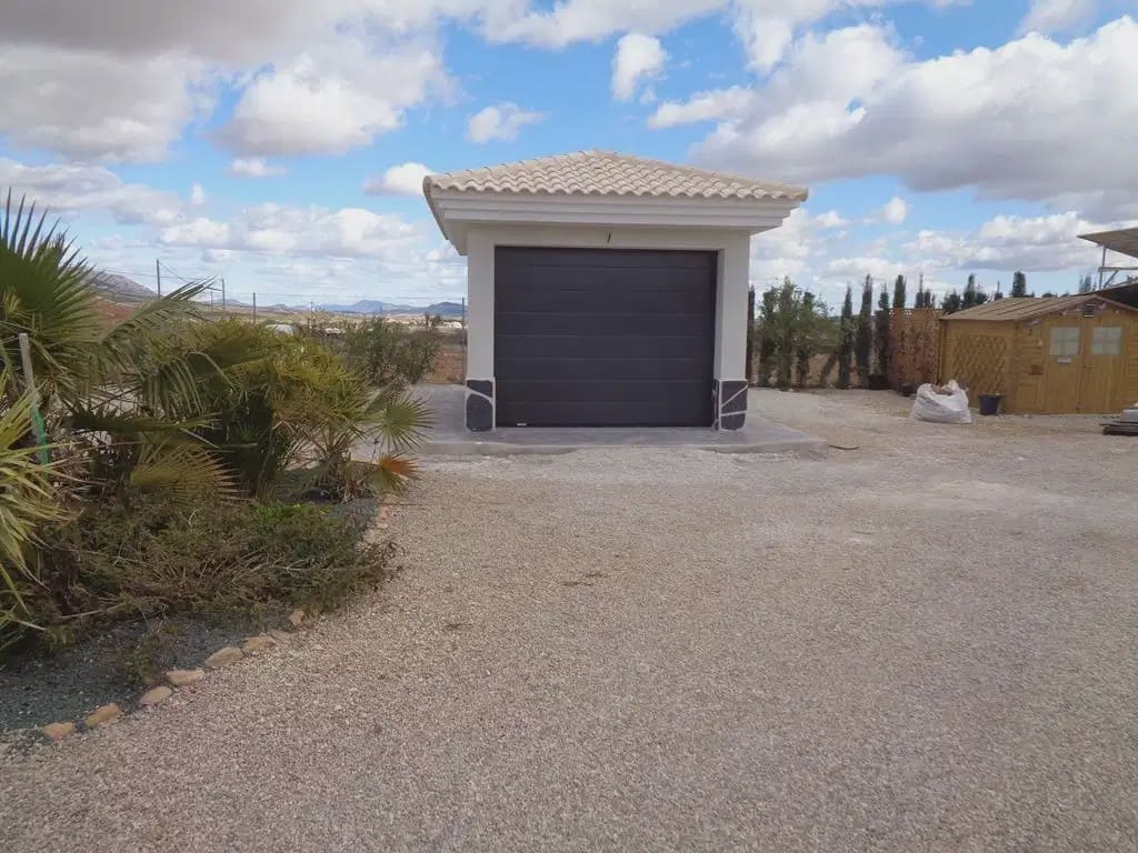 3 bedroom Villa for sale in Pinoso with pool - € 332,000 (Ref: 9832019)