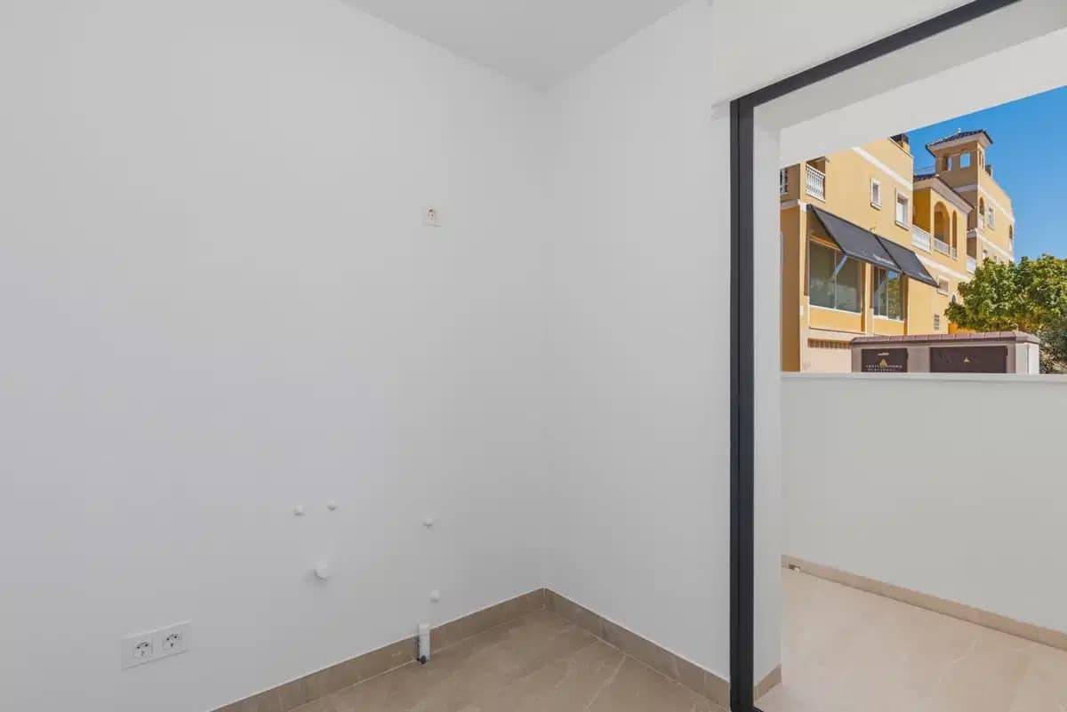 3 sypialnia Apartament na sprzedaż w Benijofar z basenem garażem - 339 000 € (Ref: 9832028)