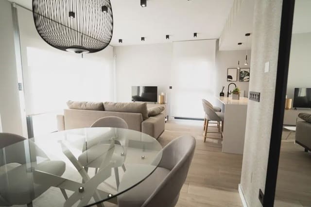 3 makuuhuone Omakotitalo myytävänä paikassa Los Almendros (Orihuela Costa), Orihuela mukana uima-altaan 
autotalli - 363 500 € (Ref: 9832039)