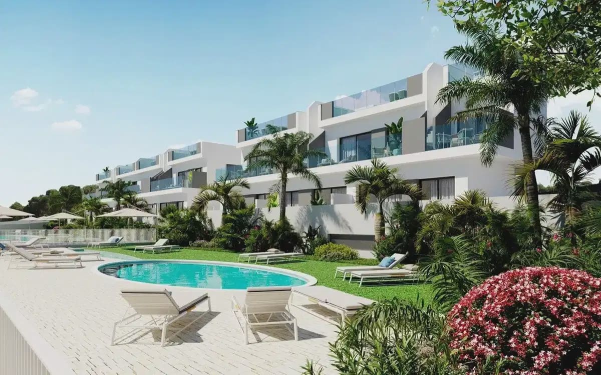 Bungalow de 2 habitaciones en Torrevieja en venta - 330.000 € (Ref: 9832041)