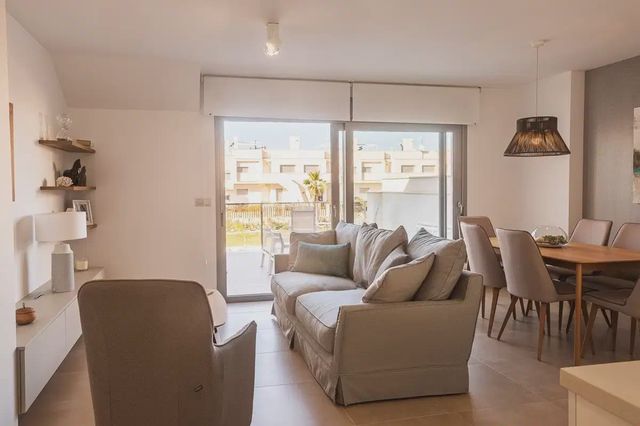 Bungalow de 2 habitaciones en Desamparados - Hurchillo - Torremendo, Orihuela en venta con piscina garaje - 299.900 € (Ref: 9834091)