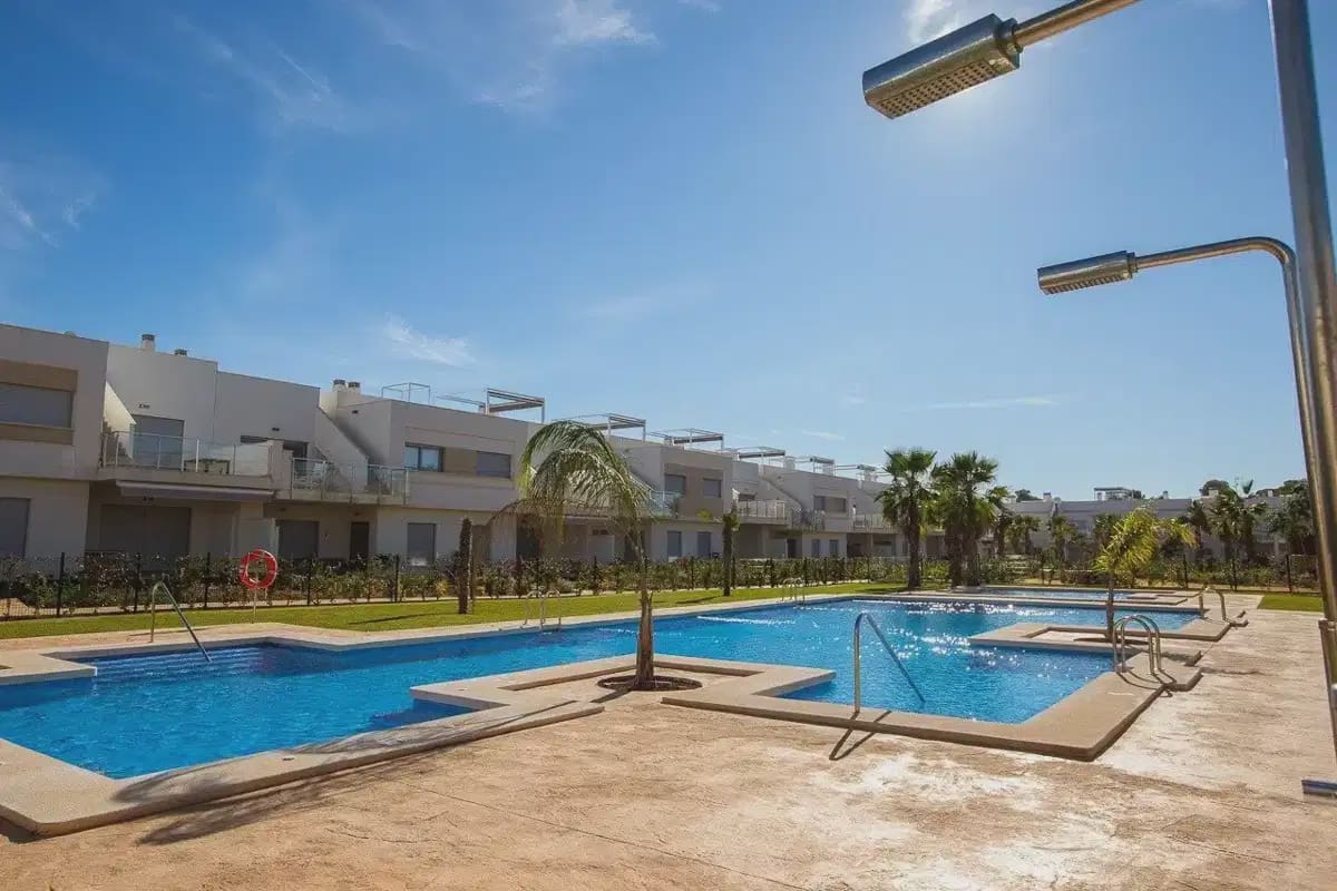 2 soveværelse Bungalow til salg i Orihuela med swimmingpool garage - € 299.900 (Ref: 9834091)