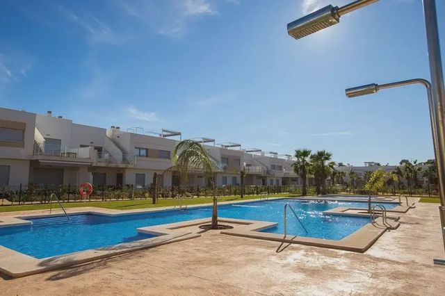 Bungalow de 2 habitaciones en Desamparados - Hurchillo - Torremendo, Orihuela en venta con piscina garaje - 299.900 € (Ref: 9834091)