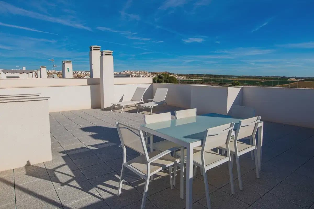 2 soveværelse Bungalow til salg i Orihuela med swimmingpool garage - € 299.900 (Ref: 9834091)
