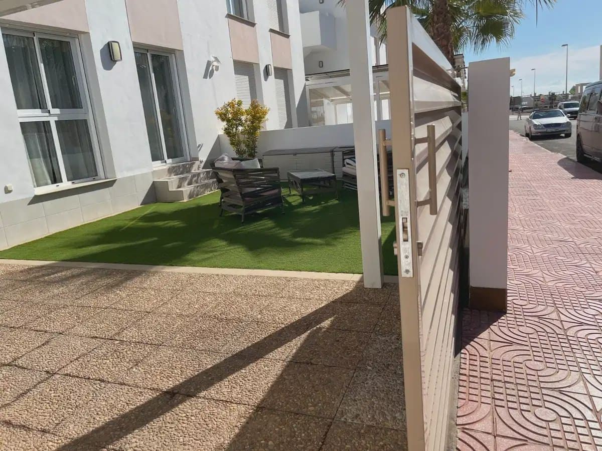 2 bedroom Apartment for sale in Ciudad Quesada - € 334,000 (Ref: 9841257)