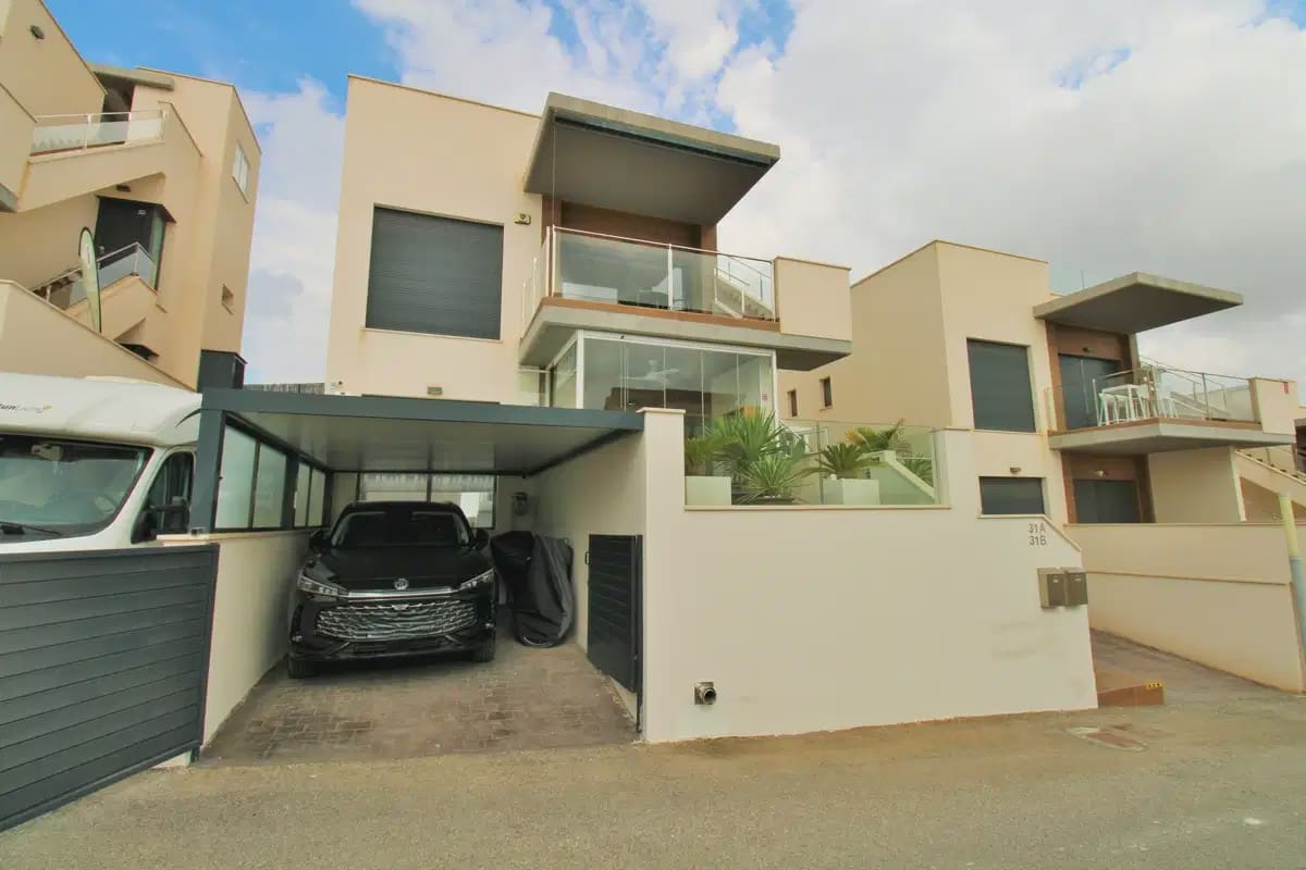 2 bedroom Apartment for sale in San Miguel de Salinas - € 329,900 (Ref: 9841265)